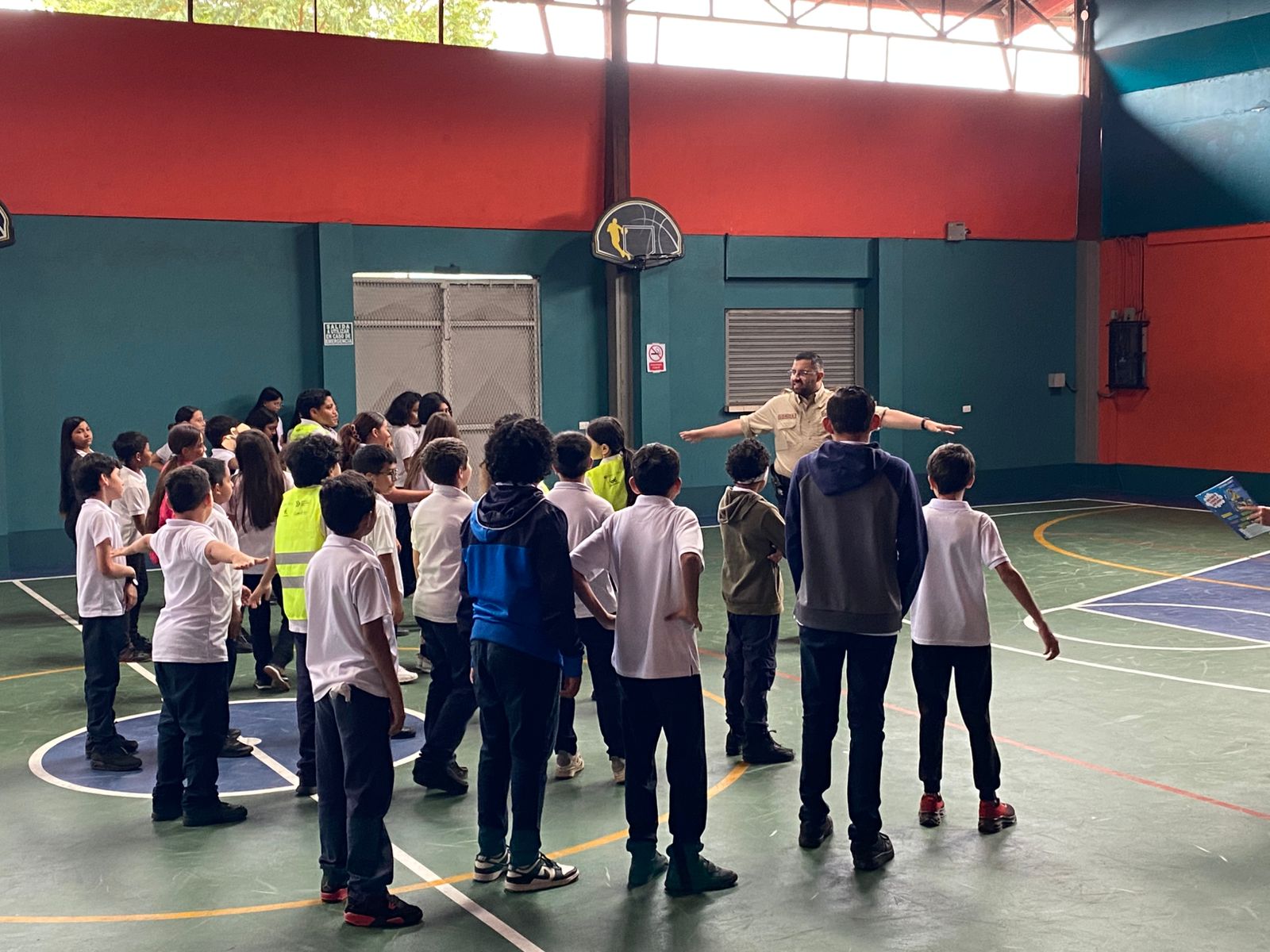 CHARLAS DE SEGURIDAD VIAL EN CENTROS EDUCATIVOS DEL CANTÓN